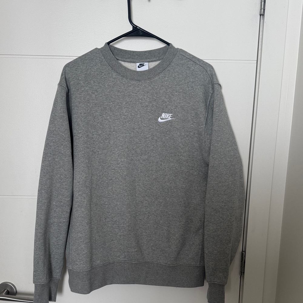 Nike women Heather Grey Crewneck Sweatshirt